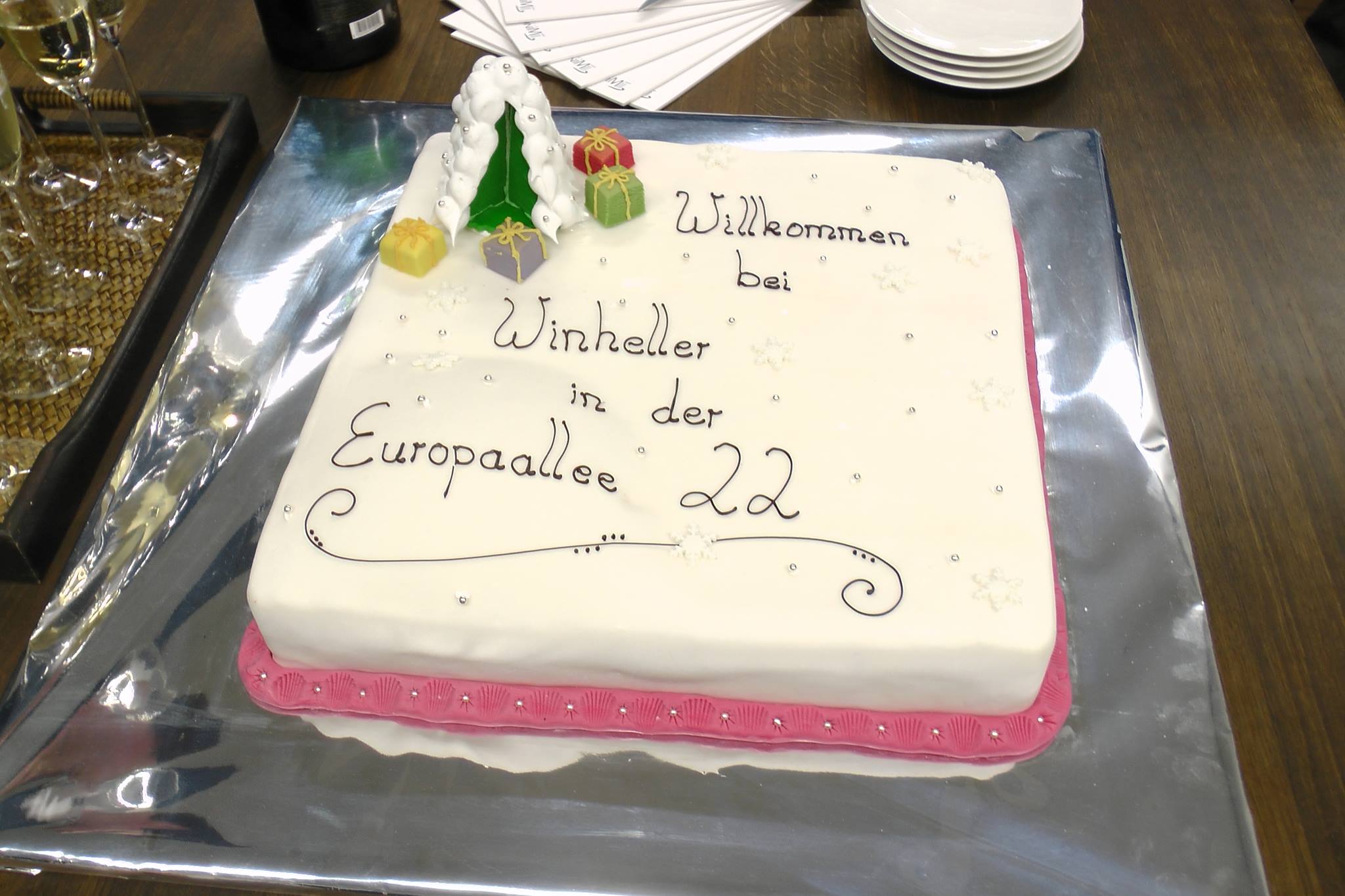 Torte zum Einzug in die Europa-Allee